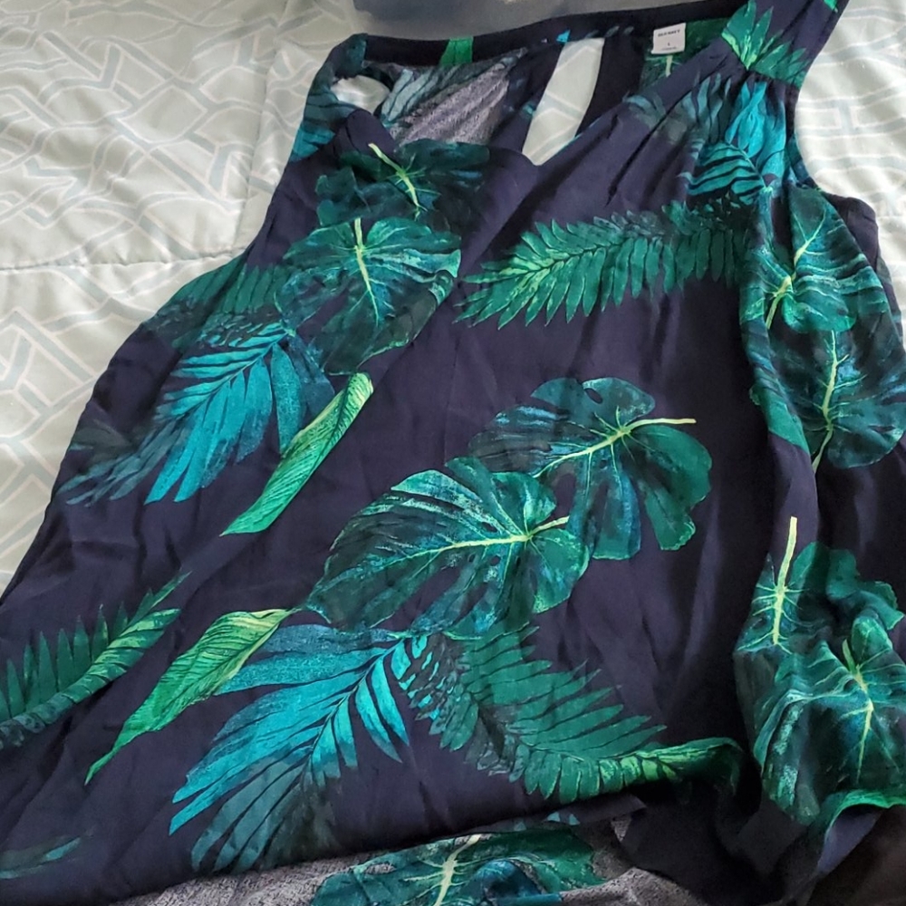 Sleeveless navy and leaf print shirt - Old Navy